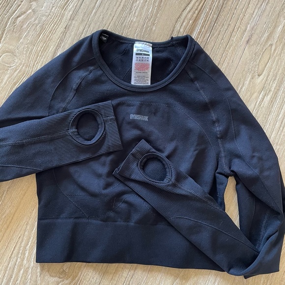 Gymshark black cropped workout top - Picture 2 of 2